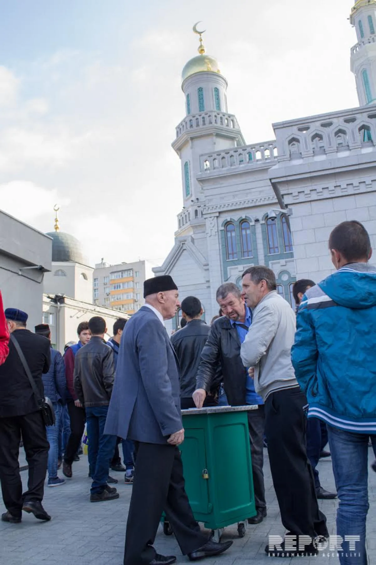 Moskvadakı Cümə məscidində Qurban bayramı qeyd olunub - FOTOREPORTAJ