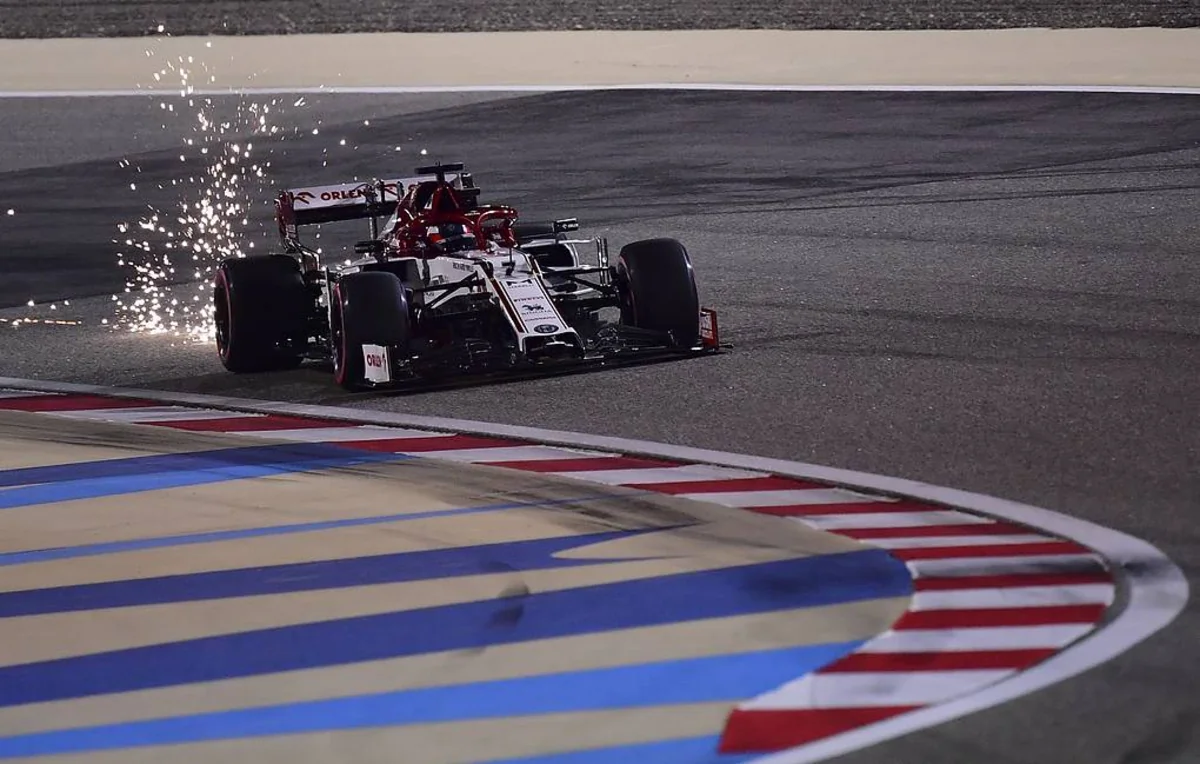 Болид пилота Формулы-1 загорелся на Гран-при в Абу-Даби