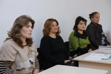 Media nümayəndələri düşmən atəşi altında dərs keçilən məktəbi ziyarət ediblər - FOTO
