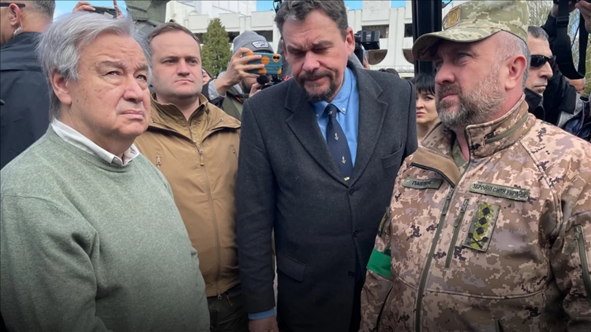 Генсек ООН приехал в освобожденный поселок Украины