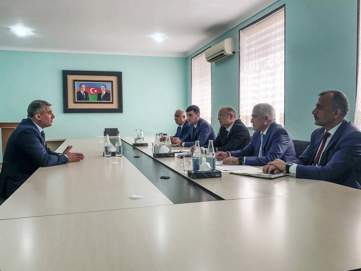 Energetika naziri Naxçıvanda vətəndaşları qəbul edib