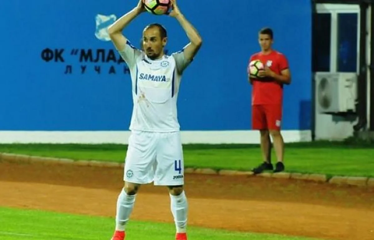 Keşlə - Zirə matçında futbolçunun dili qatlanıb