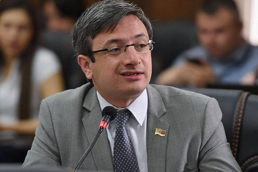 Ermənistan parlamentinin deputatı: Orduda xaos hökm sürür