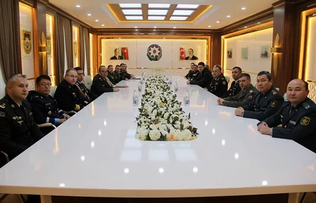 Nazirlik xarici attaşeləri Hərbi Liseyə apardı