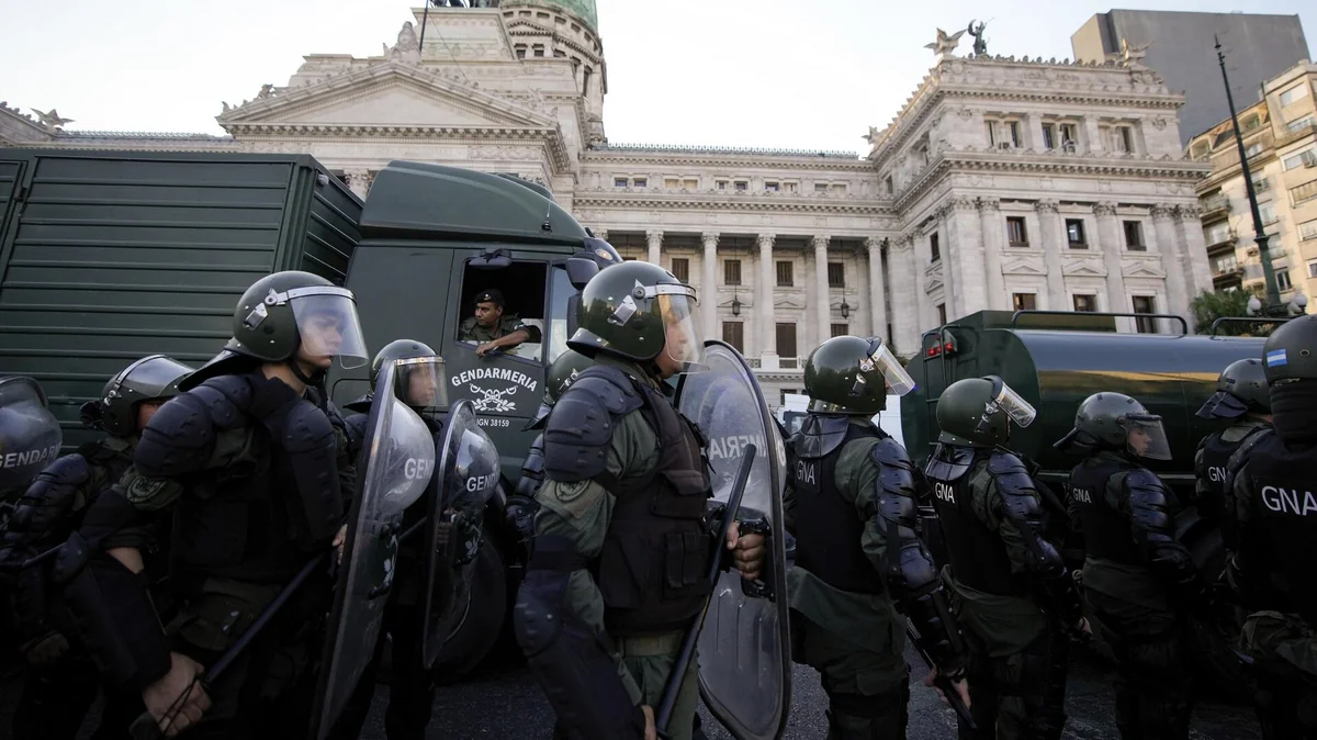 Argentina polisi yenə etirazçılara qarşı qaz tətbiq edib