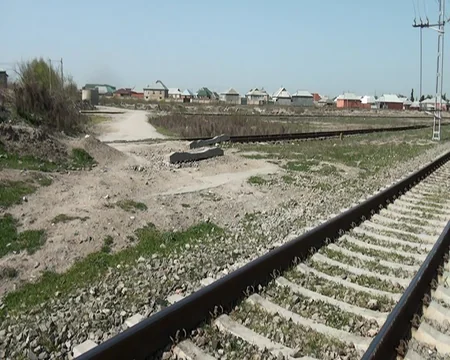 Kürdəmir bazarına girişlərdən biri bağlanıb, ərazidə uzun tıxaclar yaranır - REPORTAJ