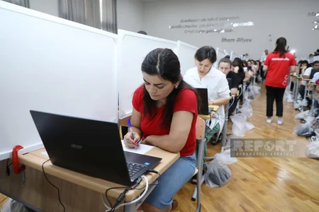 İctimaiyyət nümayəndələri müəllimlərin işə qəbulu üzrə imtahanları izləyiblər