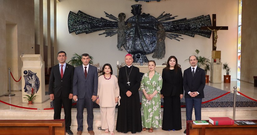 Dini Komitə yanında İctimai Şuranın üzvləri Müqəddəs Məryəm Katolik Kilsəsini ziyarət ediblər