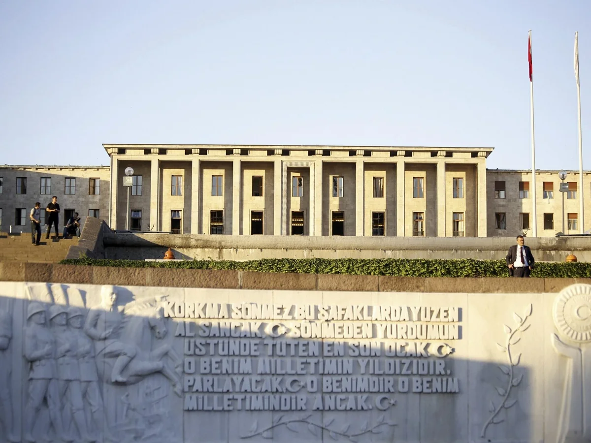 В Анкаре усилили меры безопасности вокруг парламента