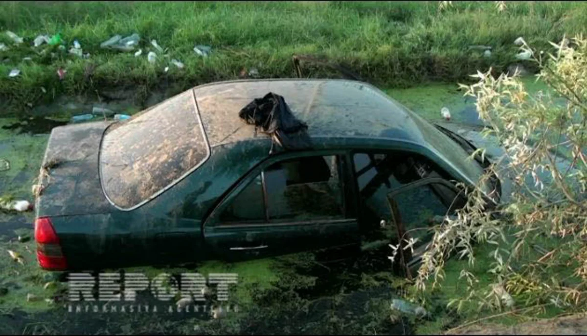 İmişlidə “Mercedes” su kanalına düşüb - FOTO