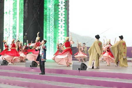 Cıdır düzündə “Xarıbülbül” festivalının açılış konserti olub