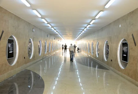 Bakı metropolitenində Azərbaycan filmlərindəki fotolardan ibarət sərgi açılıb