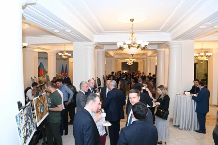 “Azersky” peyk təsvirlərinə həsr olunan sərgi açılıb