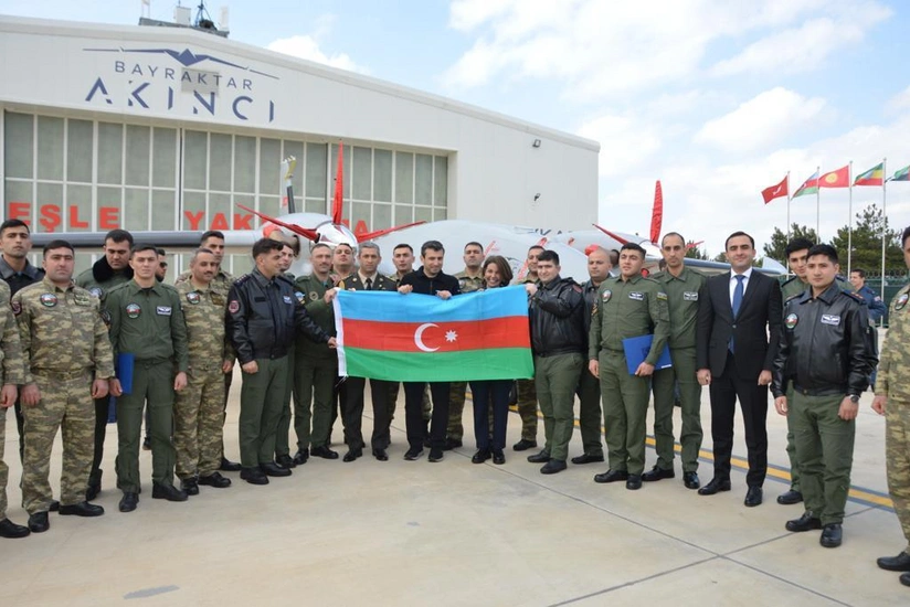 AKINCI silahlı PUA-nın istismarı kursunu bitirən hərbçilərimizə sertifikatlar təqdim edilib