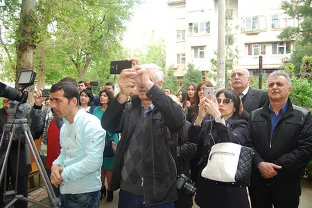 Daşkənddə azərbaycanlı şairin barelyefinin açılışı olub