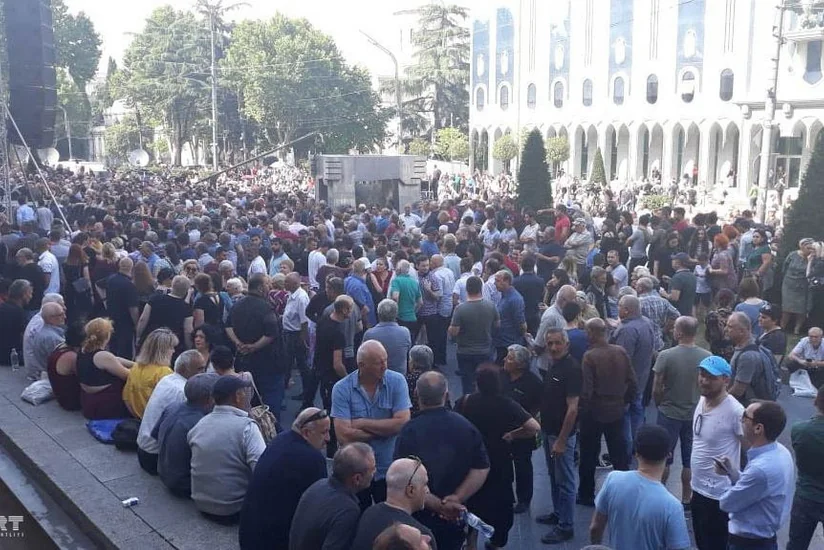 Tbilisidə hökumətin istefası tələbi ilə keçirilən aksiyaya regionlardan da dəstək verilir - YENİLƏNİB