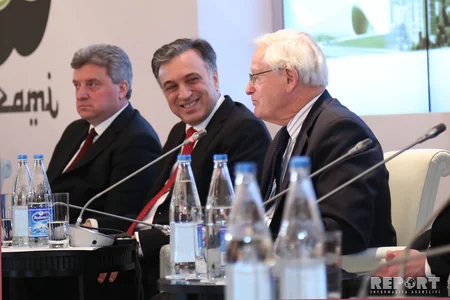 IV Qlobal Bakı Forumu öz işini panel iclaslarla davam etdirir