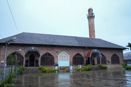 Dini Komitənin sədri Lənkərandakı “Şeyx Zahid” ziyarətgahı və Böyük bazar “Cümə” məscidində olub