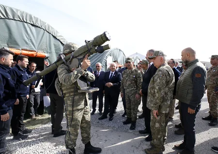 Birgə taktiki təlimdə silah və texnika sərgisi nümayiş etdirilib