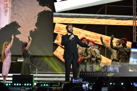 Bakıda Zəfər Günü ilə bağlı atəşfəşanlıq olub - YENİLƏNİB