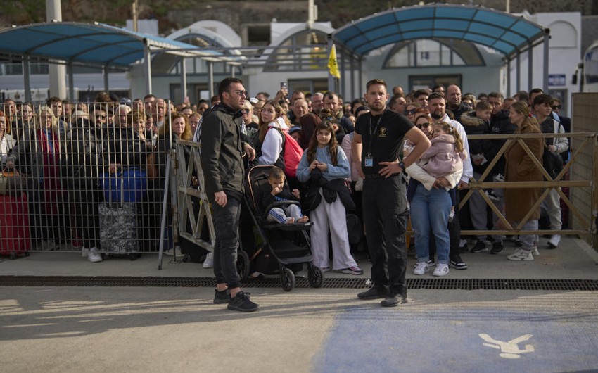 Greek government to build escape port on earthquake-hit Santorini