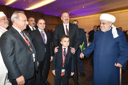 Dünya dini liderlərinin II Bakı Sammitinin iştirakçılarının şərəfinə ziyafət verilib - FOTO