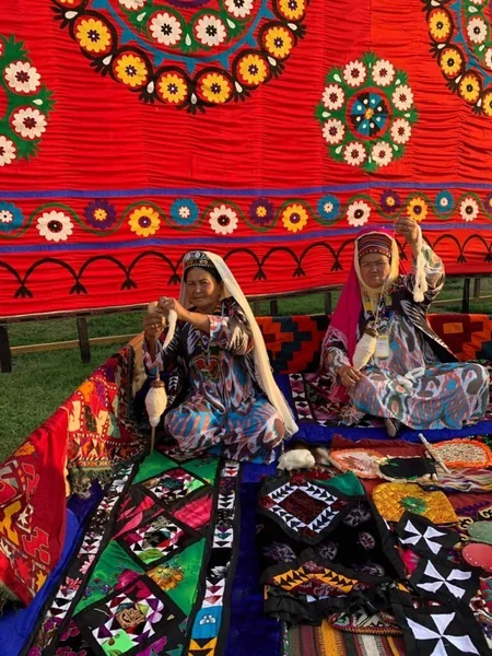 Özbəkistanda Birinci Beynəlxalq Xalq Tətbiqi İncəsənət Festivalının açılışı olub