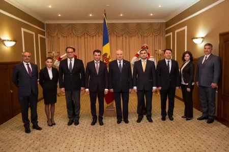 Qüdsi Osmanov etimadnaməsini Moldova prezidentinə təqdim edib