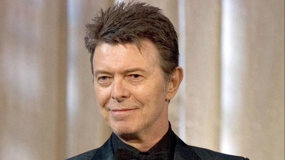 На аукционе в Британии продали рукопись песни Starman Дэвида Боуи за $218 тыс.