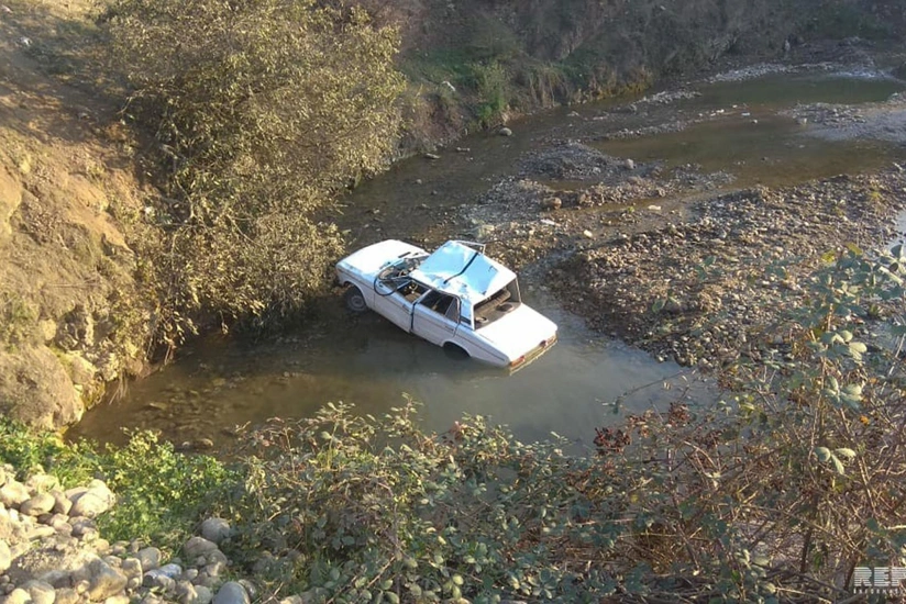 Tovuzda avtomobil çaya düşüb, xəsarət alanlar var