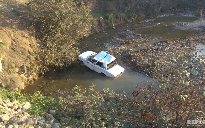 Tovuzda avtomobil çaya düşüb, xəsarət alanlar var