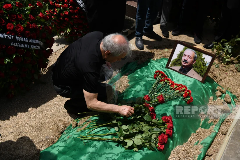Elxan Qasımov oğlunun məzarı yanında dəfn olunub - YENİLƏNİB-2
