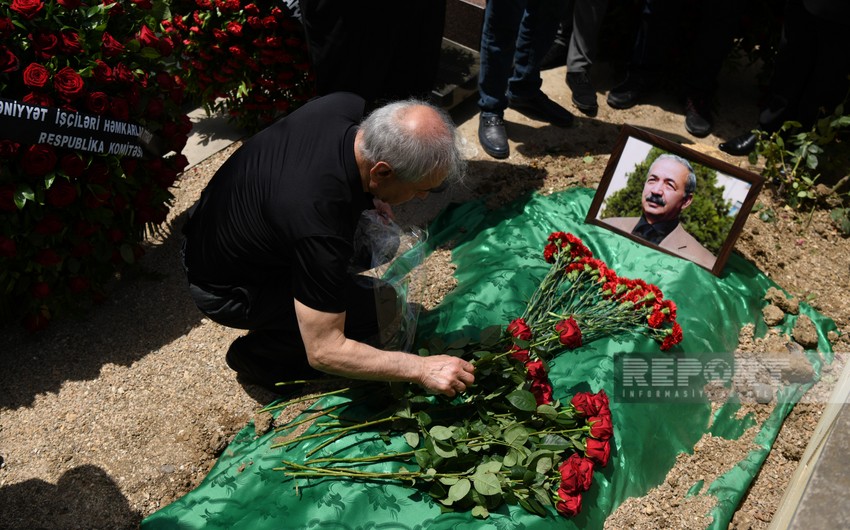 Elxan Qasımov oğlunun məzarı yanında dəfn olunub - YENİLƏNİB-2