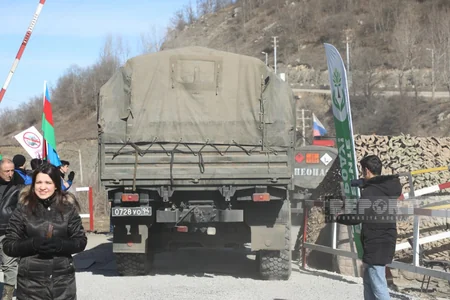 Total of 30 vehicles of peacekeepers move freely through Khankandi-Lachin road