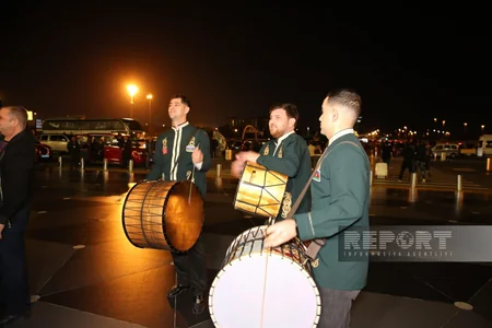 Avropa çempionatında uğurla çıxış etmiş gimnastlar Vətənə qayıdıblar