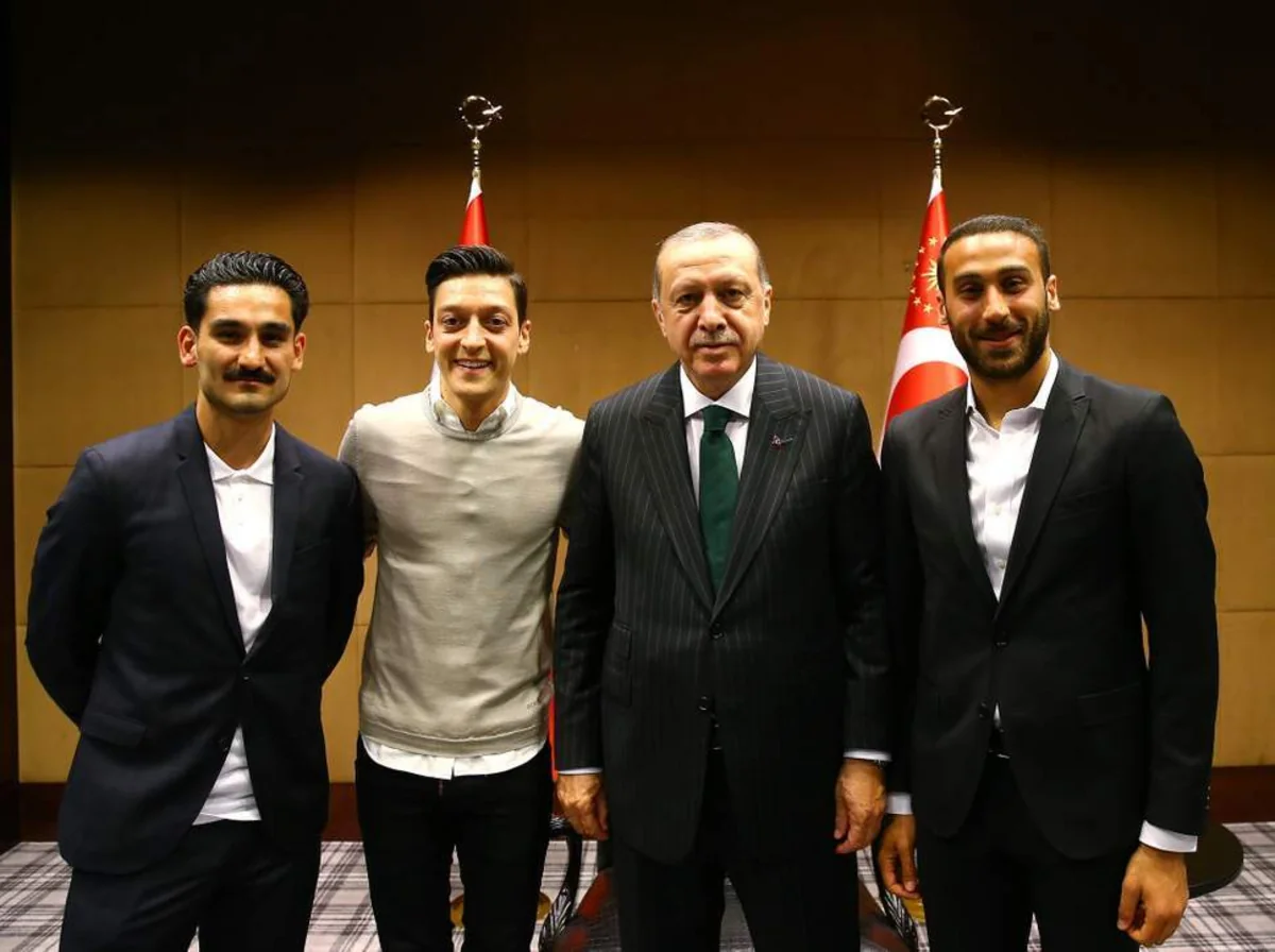 “Mançester Siti”nin futbolçusu: Rəcəb Tayyip Ərdoğanla olan şəklimdən siyasi məqsədlər üçün istifadə edənlər oldu