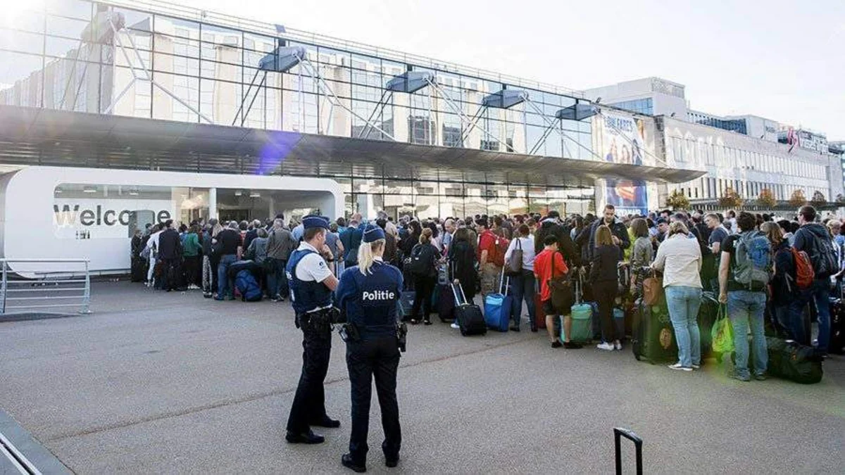 Brüssel hava limanında sərnişinlər bomba təhlükəsi səbəbindən təxliyə edilib