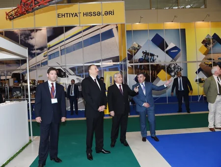 Prezident İlham Əliyev Beynəlxalq qida sənayesi və kənd təsərrüfatı sərgiləri ilə tanış olub