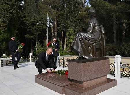 İlham Əliyev, Mehriban Əliyeva və ailə üzvləri Heydər Əliyevin Fəxri xiyabanda məzarını ziyarət ediblər