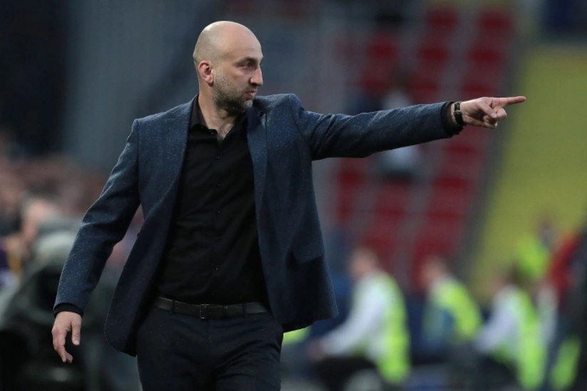 Azərbaycan millisinin rəqibinin baş məşqçisi istefa verib