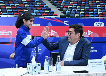 Fərid Qayıbov ötən ay nüfuzlu beynəlxalq yarışlarda iştirak edən Azərbaycan idmançıları ilə görüşüb
