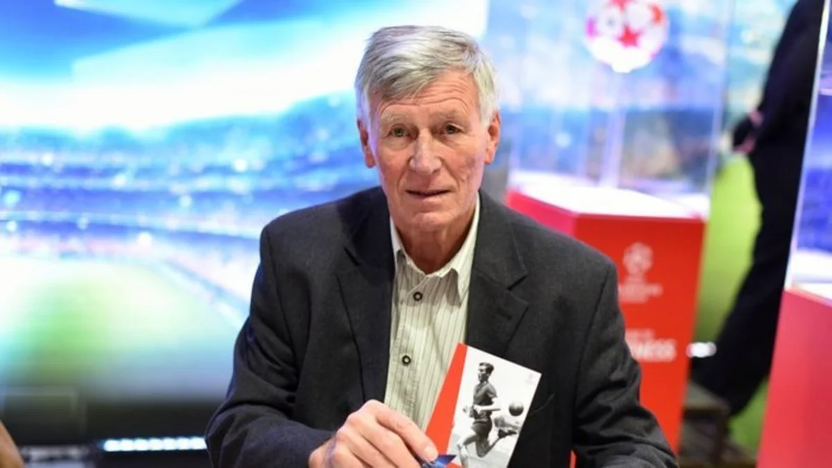 Legendary coach with flight phobia dies