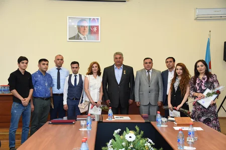 Azad Rəhimov aprel döyüşlərində iştirak etmiş zabitlərlə görüşüb