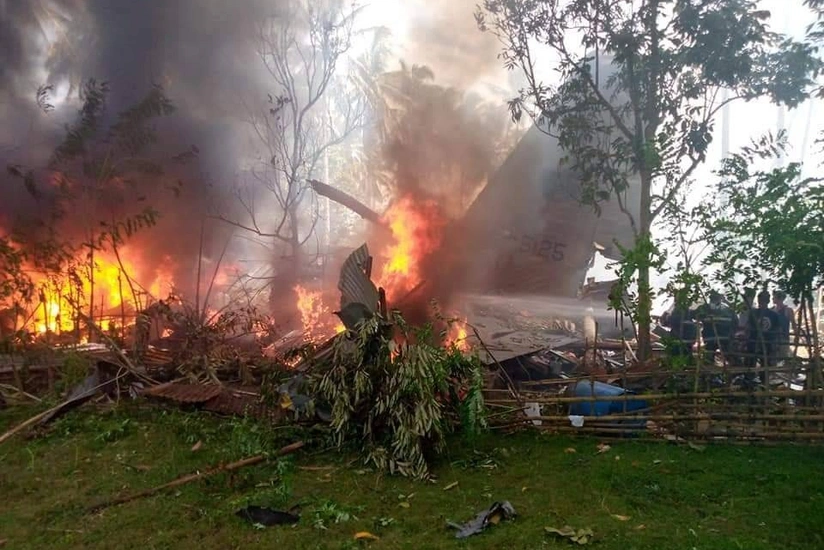 Philippine military plane crashes, killing at least 29