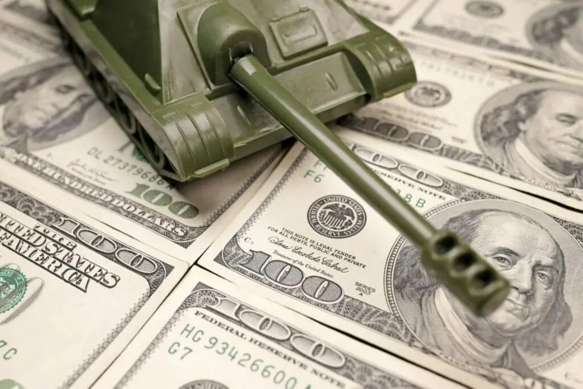 KİV: Britaniya 10 ildə müdafiə xərclərini 14 % artırıb