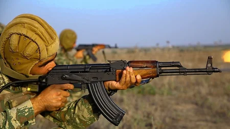 В ходе широкомасштабных учений проведены боевые стрельбы в дневное время