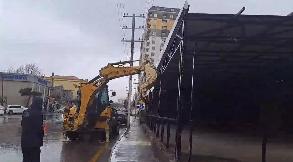 Xırdalan və Qobuda qanunsuz tikililər sökülüb