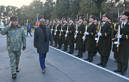 Президенту Гвинеи-Бисау показали вооружение командос Азербайджана