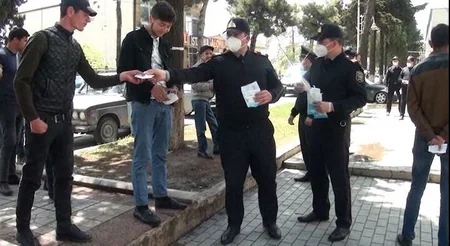 Xaçmazda polislər vətəndaşlara tibbi maskalar paylayıb