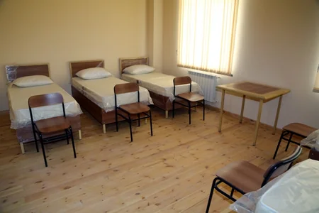 Müdafiə naziri hərbi şəhərcikdə aparılan əsaslı tikinti işlərini yoxlayıb